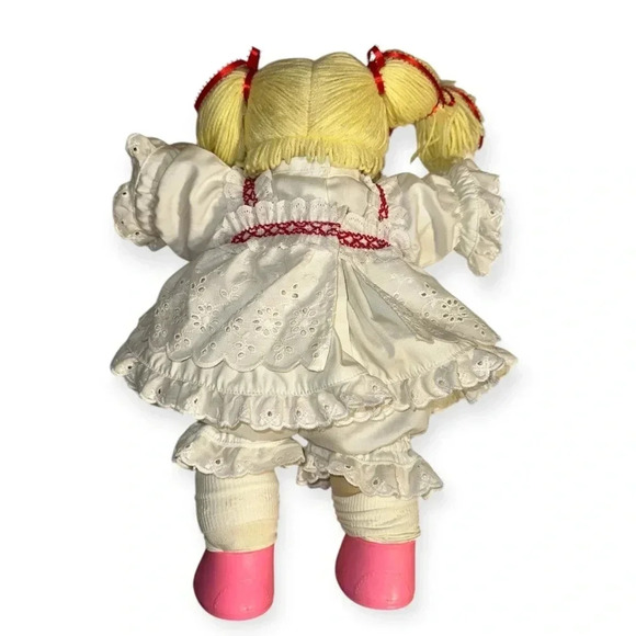 Vintage 1985 Cabbage Patch Kids Doll in White Eyelet Dress & Red Ribbon - Picture 4 of 8